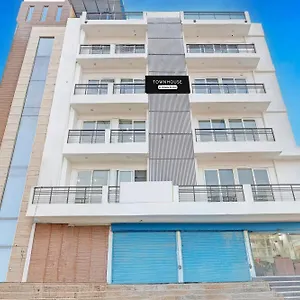 Super Townhouse Sector 62 Near World Hotel Gurgaon